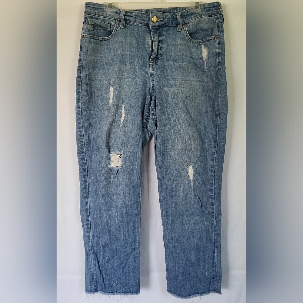 Bandolino Millie Capri distressed Size 12 Womens jeans
